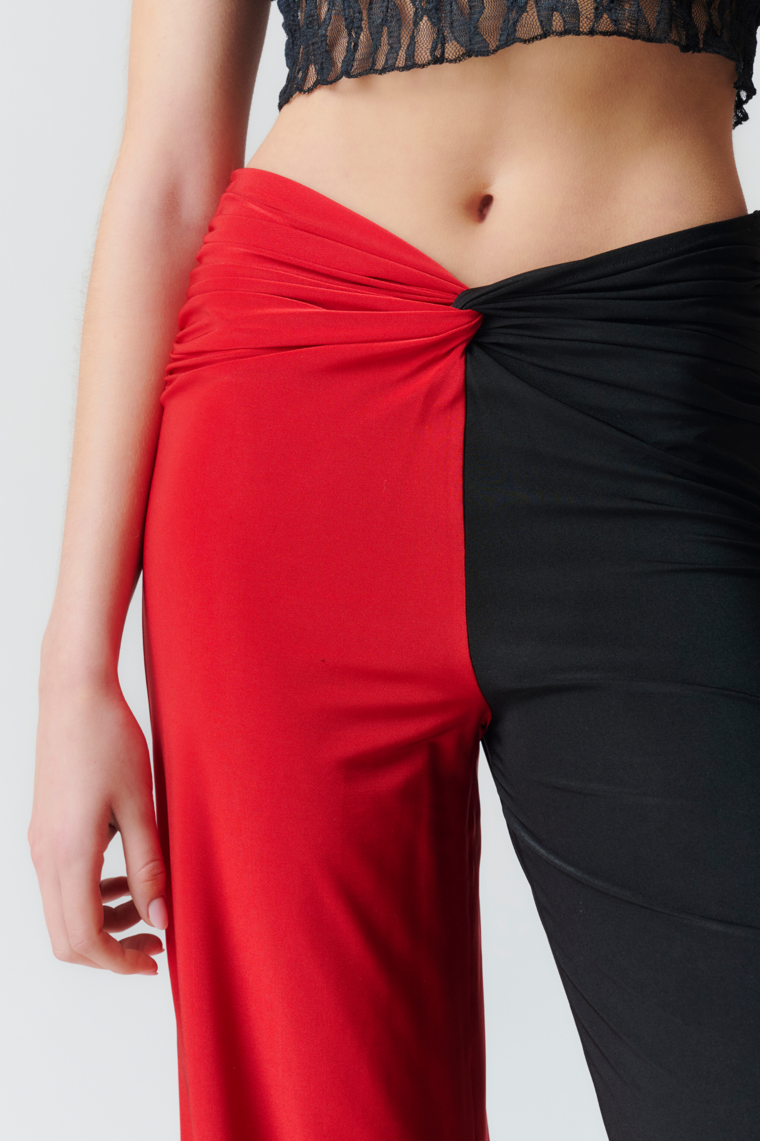 Pantalón Nudo Rojo