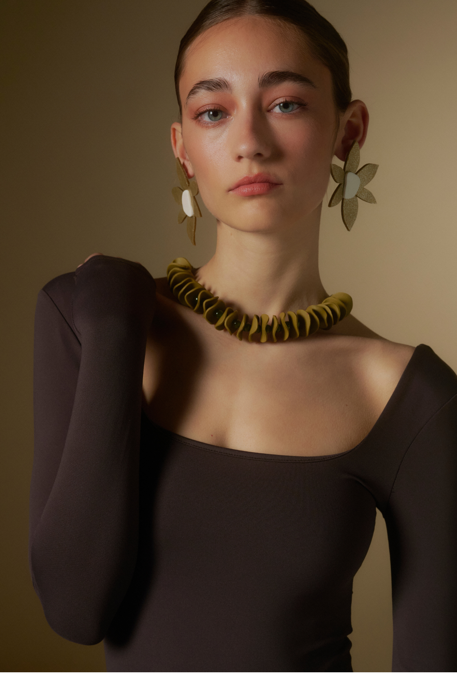 COLLAR VERDE OLIVO