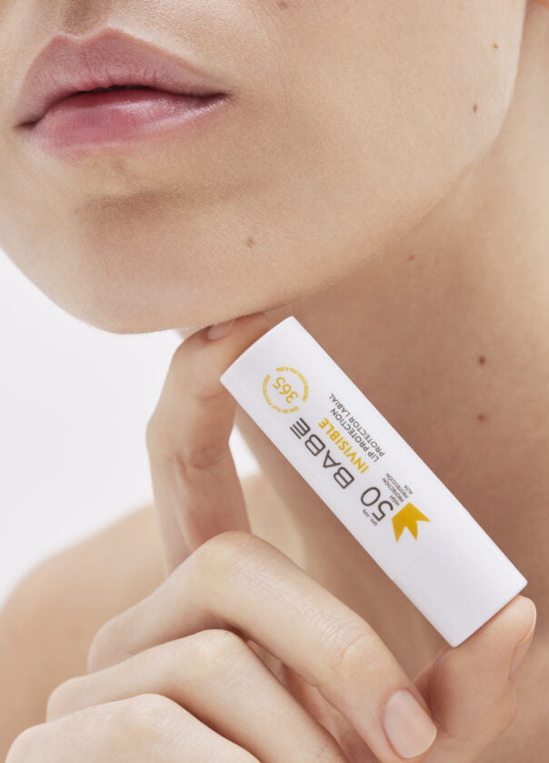 INVISIBLE PROTECTOR LABIAL